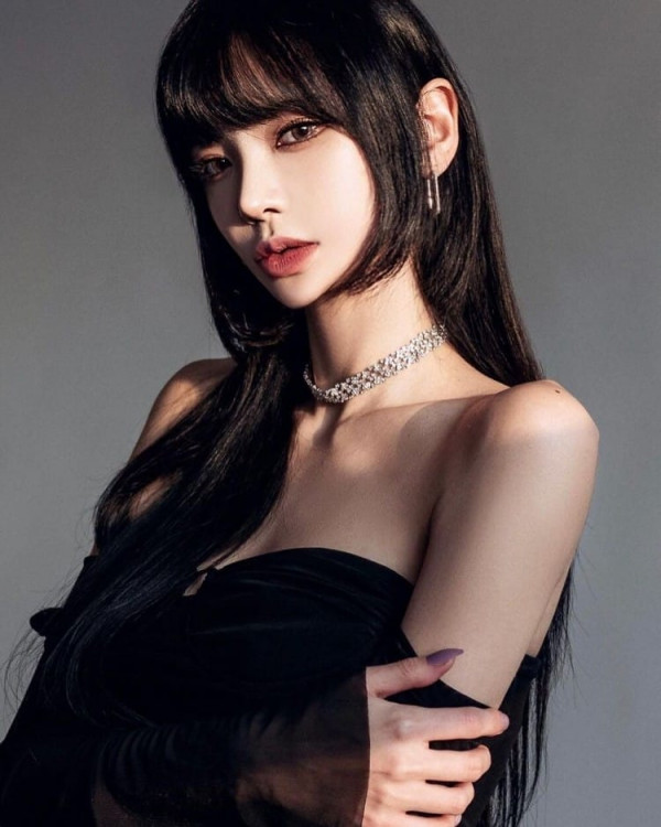 유혹하는  DJ 겸 모델 박로아 화보 촬영 및 인스타 수영복 흰티 묵직한 가슴