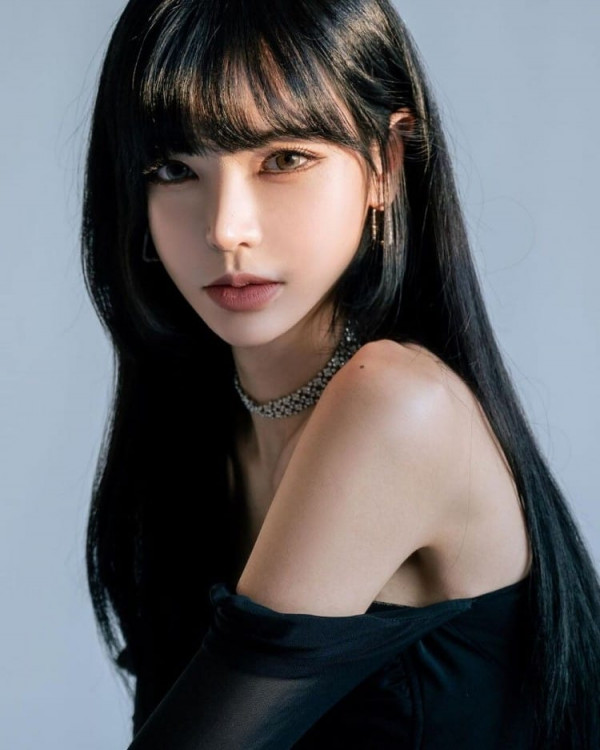 유혹하는  DJ 겸 모델 박로아 화보 촬영 및 인스타 수영복 흰티 묵직한 가슴