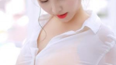 과감한  김나정 아나운서 욕조속 젖은 흰셔츠 노란 비키니