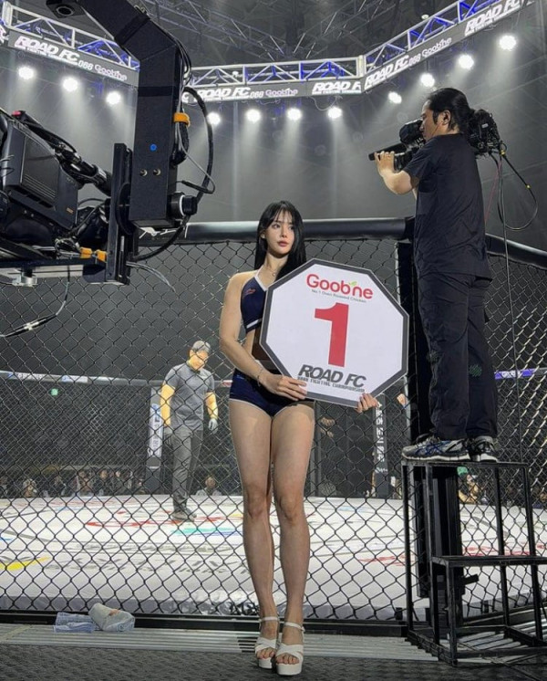 너무야한  까불면 안될거 같은 라운드걸 누나