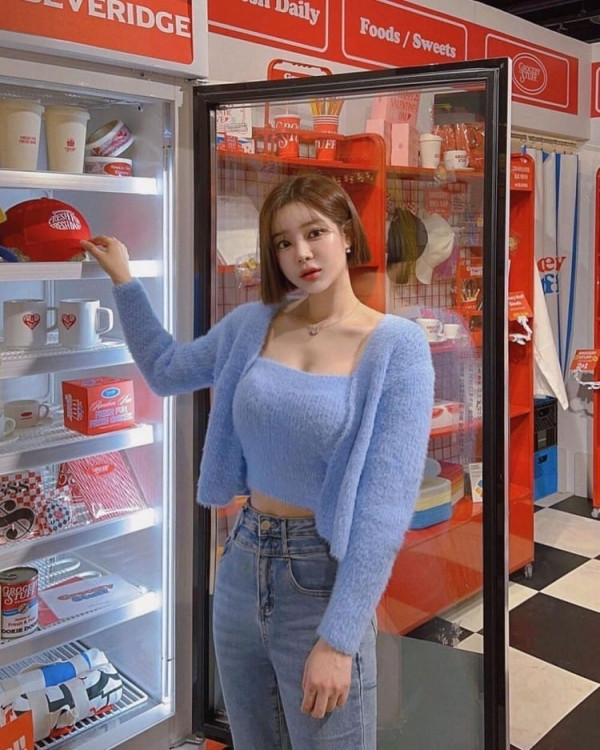 섹쉬녀  쇼핑몰 사장 겸 모델 모코밍 수영복 폴댄스 몸매