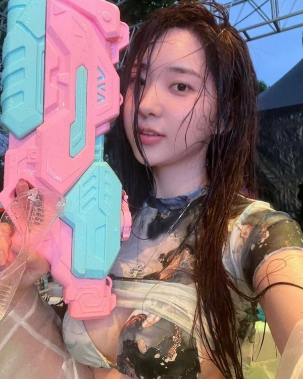 과감한  워터밤 신재은 젖은 비키니 몸매
