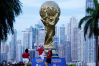 FIFA, 2026 북중미 월드컵 경기장 생수 1병 반입 허용…안전과 수분 보충 절충