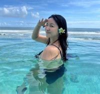 “완벽한 안식일”…김옥빈, 발리서 민낯 미모에 ‘꽃 윙크’