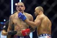 ‘UFC 새 역사 무산’ 페레이라 격분…“간 반칙성 공격, 재대결 요청했다”