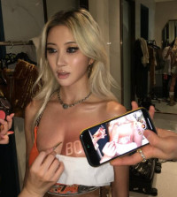 다영, 가슴에 ‘바디’ 페인팅…탄탄 복근 ‘시선 강탈’