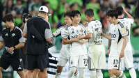 [GOAL 이슈] 울산 ‘2만 관중’에 찬물, 역대급 판정 논란... ‘올해의 심판’이 선수 막고 실점 빌미... 한두 번 아니다