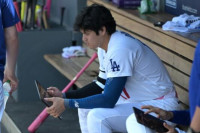 볼 배합·선수 교체도 AI가? MLB, 경기 중 아이패드 정보 입력 제한…야구도 AI 시대