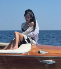 제니, 카이와 이번엔 보트 데이트?…바다 위 연인 케미