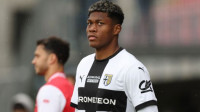 日 축구에 가슴 아픈 소식 전해졌다…PSG, 전용기 보낸 뒤 돌연 스즈키 영입 철회→과도한 수수료 요구가 원인