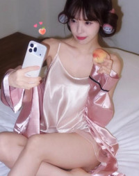 이다혜, 침대 위 슬립 한 장 '파격'…AI 같아 팬들 환호